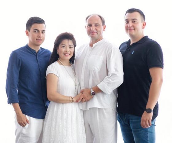 1 1 30 Nam Ben Nhau Cua Nguoi Dan Ong Duc Va Co Gai Ha Noi